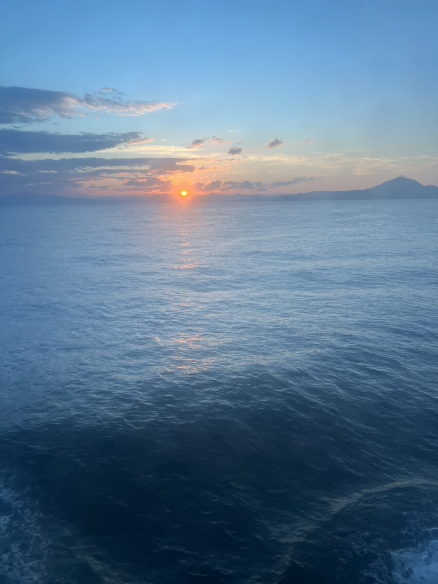 北海道からフェリーに乗った際の夜景です