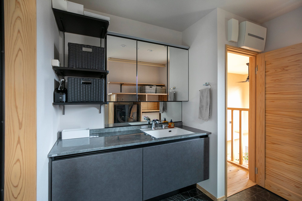 洗面所 ミラーキャビネット