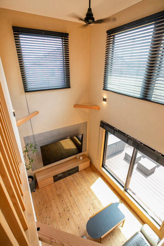 高窓とシーリングファン