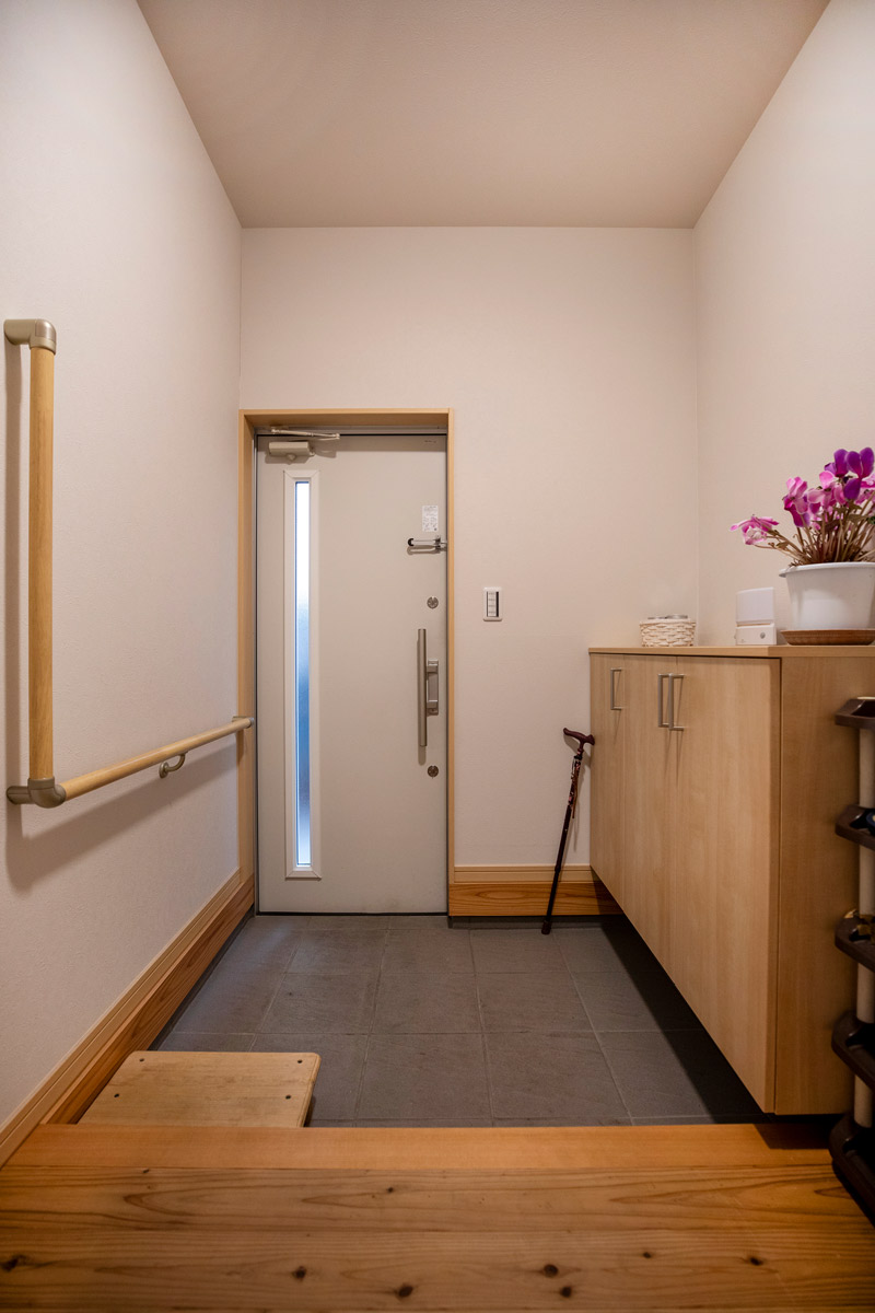 勝手口を玄関にリフォーム